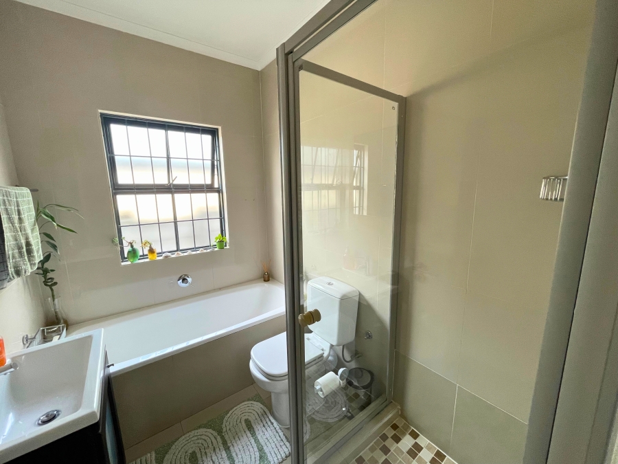 To Let 2 Bedroom Property for Rent in Kenridge Western Cape